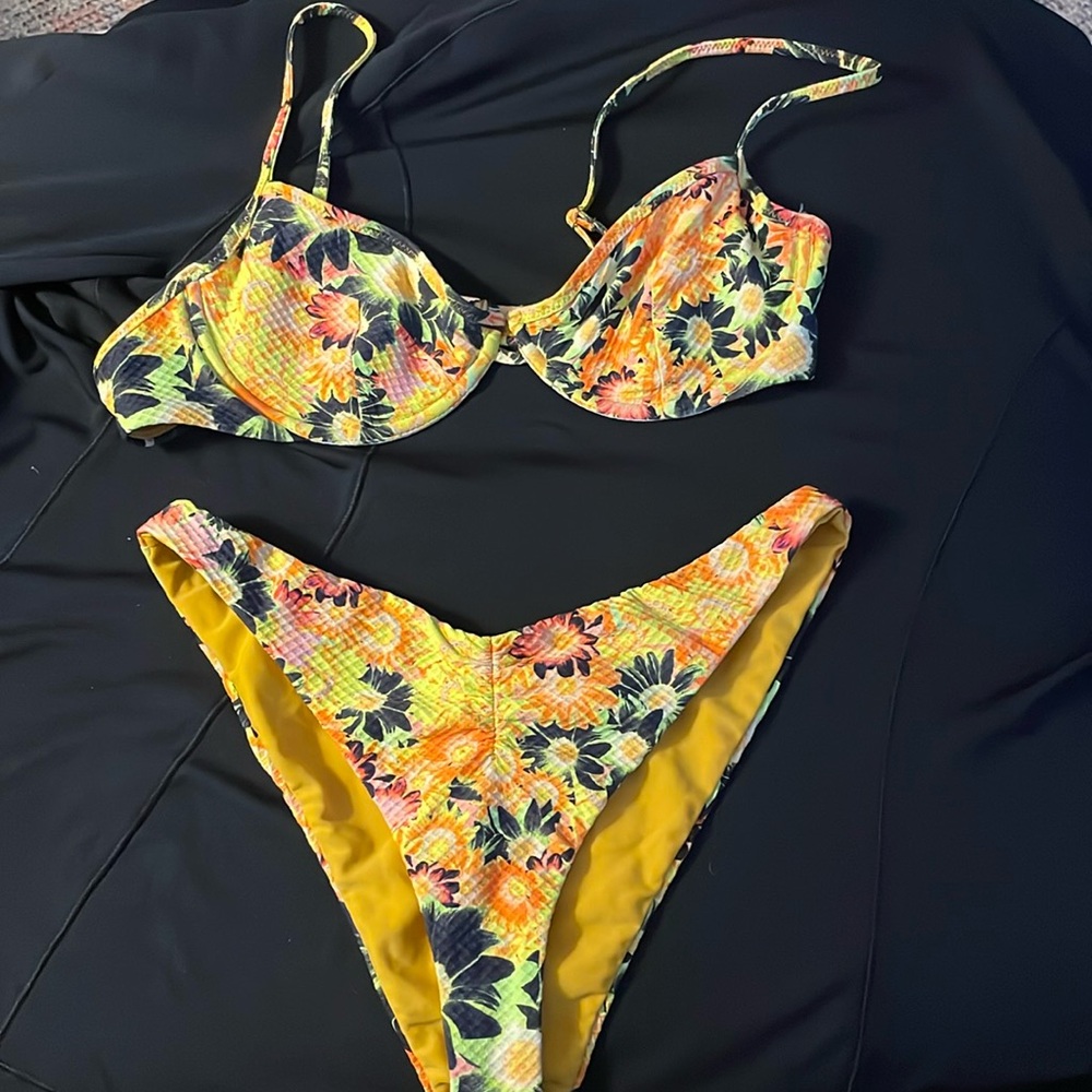 Something Navy Swimwear Yellow Tropical Pattern Bikini Size S Never Worn